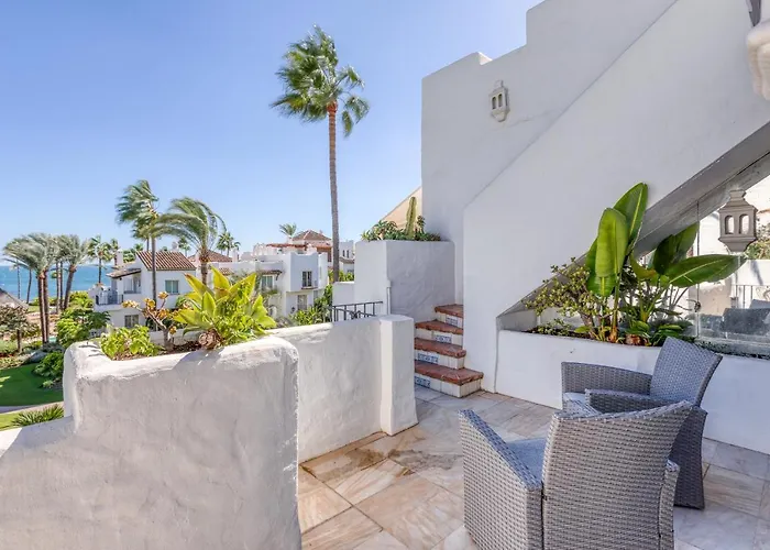 Hanami Alcazaba Garden Apartment Estepona